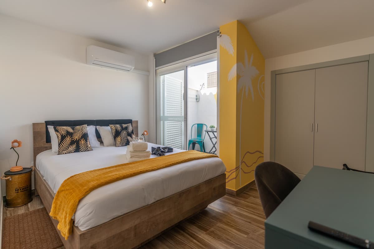 Habitación doble superior | Tabla de planchar con plancha, wifi gratis y ropa de cama