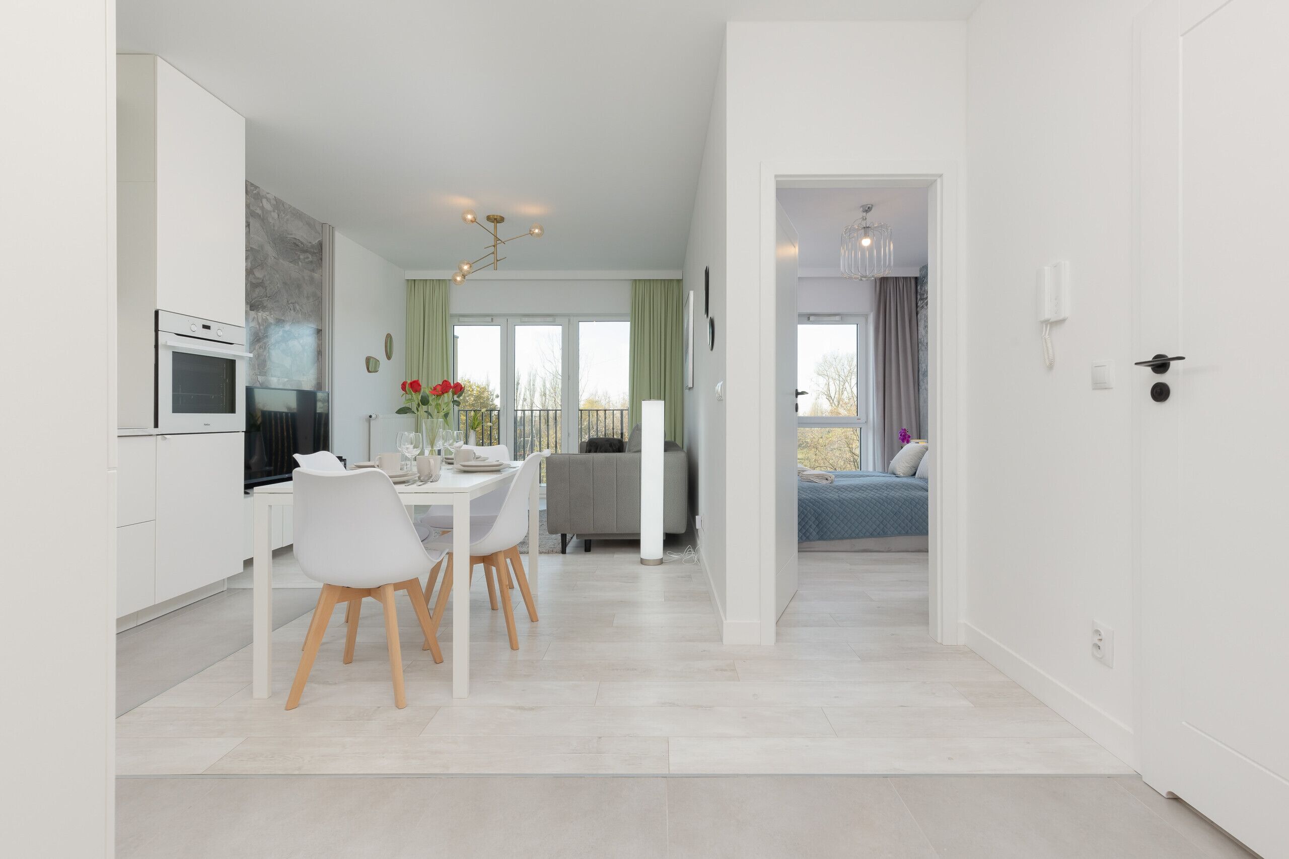 Microwave, oven, dishwasher, coffee/tea maker