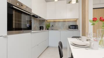 Appartement, 1 chambre, balcon | Cuisine privée | Micro-ondes, four, lave-vaisselle, cafetière/bouilloire