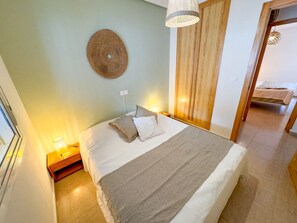3 bedrooms, in-room safe, desk, iron/ironing board - Casita Danita (Gran Alacant)
