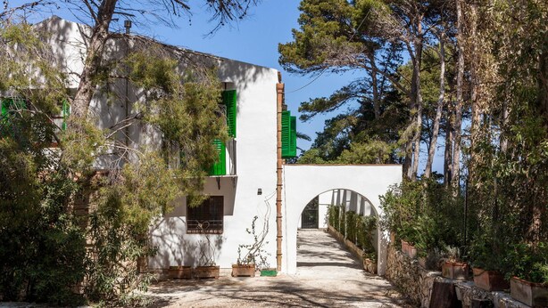 A white building with green shutters, surrounded by trees and a stone wall. - Villa La Fenice by Wonderful Italy (Castellammare del Golfo)