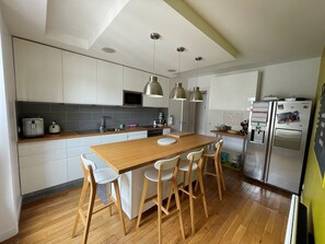 Private kitchen - Appartement Avec Services Proche des Infrastructures des JO. Résidence Sécurisée (Levallois-Perret)