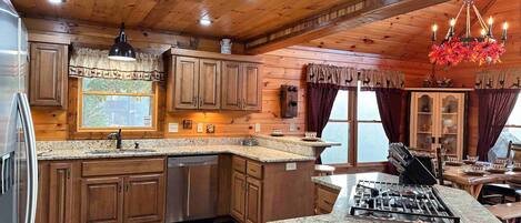 ميكروويف، فرن، مائدة طعام