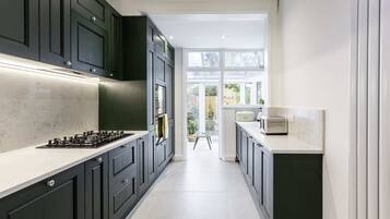 Rumah Basic, Beberapa Tempat Tidur | Dapur pribadi | Lemari es, microwave, oven, dan kompor