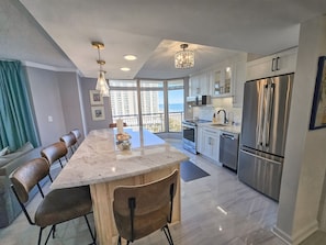 Condo, 3 quartos | Cozinha privada | Geladeira, fogão, cafeteira/chaleira, torradeira