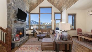 Townhouse, 4 kamar tidur | Area keluarga | Smart TV