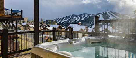 Townhome, 4 Bedrooms | Outdoor spa tub