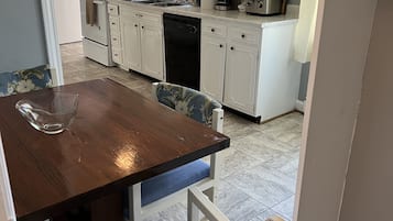 Rumah, 5 kamar tidur | Dapur pribadi | Lemari es, oven, mesin pembuat kopi/teh, dan pemanggang roti
