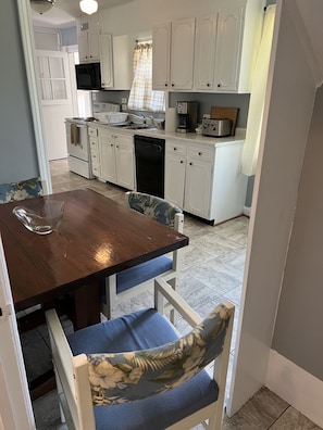 Casa, 5 quartos | Cozinha privada | Geladeira, fogão, cafeteira/chaleira, torradeira