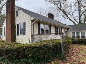 House, 5 Bedrooms | Exterior - Tri - Level Residential Home; Pet Friendly, Wifi, Off Street Parking 4 Bedroom Home by RedAwning (Norfolk)