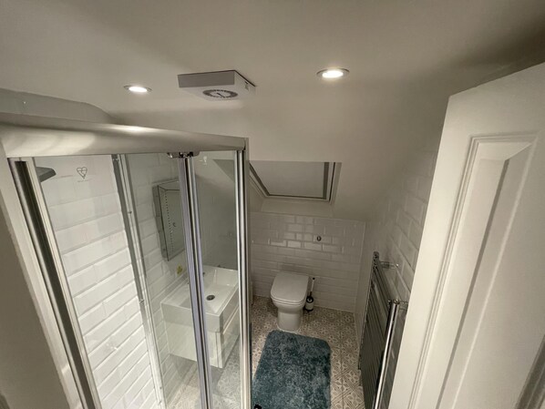 Studio | Bathroom