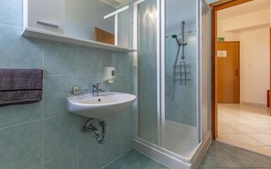 Apartment | Badezimmer | Dusche, Toilettenpapier