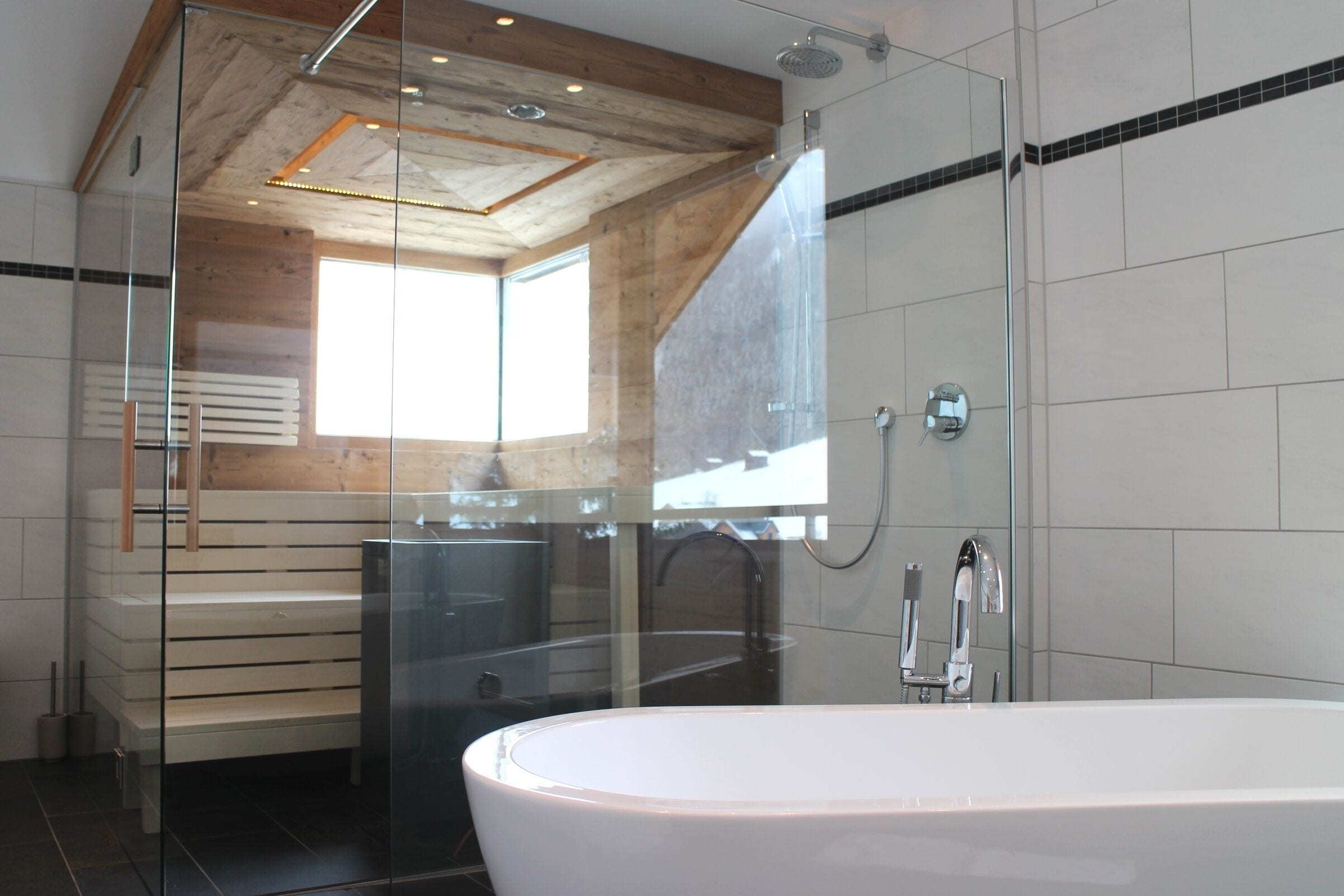 Penthouse | Badezimmer | Haartrockner, Bademäntel, Seife, Shampoo