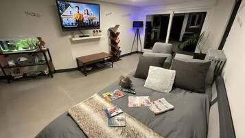 2 bedrooms, desk, iron/ironing board, travel crib