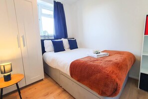 House | 4 bedrooms, iron/ironing board, free WiFi, bed sheets - Impeccable 4-bed House in Cheltenham (Cheltenham)