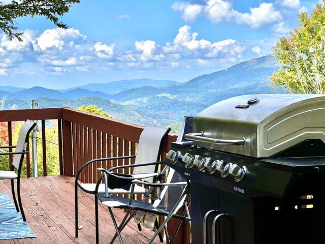 Amazing View, Near Skiing, Great Deck, Grill