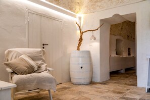Superior Suite, Private Pool, Courtyard View | Living area | Flat-screen TV - Masseria Scaledda (Manduria)