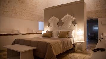 Superior Suite, Private Pool, Courtyard View | Down duvets, in-room safe, bed sheets