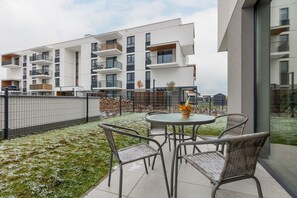 Coffee and/or coffee maker - Dark Green Apartment by Renters (Warsaw)