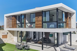 Villa, 3 habitaciones, alberca privada, vista al jardín | Restaurante al aire libre
