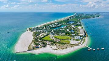 沙滩椅、沙滩毛巾