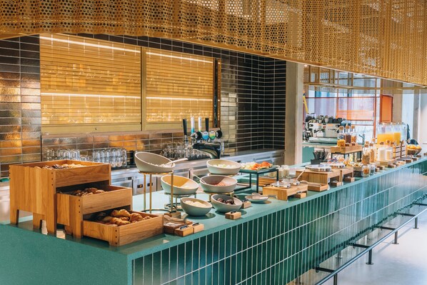 Desayuno buffet (GBP 19.50 por persona)