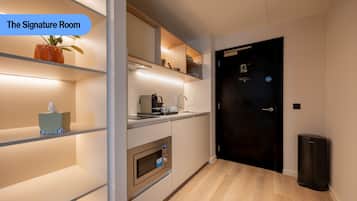 Studio tiện nghi đơn giản | Bếp riêng | Ấm điện