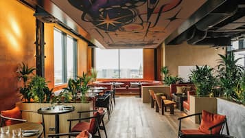 Hi ha 2 restaurants amb plats de cuina mexicana