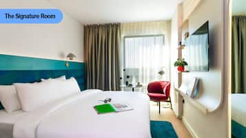 Signature Double Room | 1 bedroom, desk, laptop workspace, blackout drapes