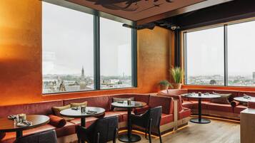 Hi ha 2 restaurants amb plats de cuina mexicana