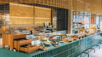 Daily buffet breakfast (GBP 19.50 per person)