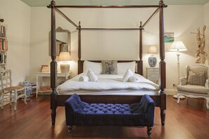 4 bedrooms, iron/ironing board, travel cot, free WiFi - Artisan Hall: 4BD Stunning Grandeur in Cotswolds (Toddington)