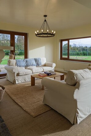 TV, fireplace, stereo