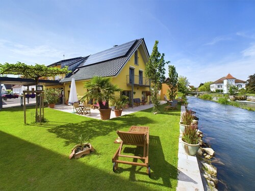 Ferienwohnung 1 Zi., 1 bis 3 Pers, 35 qm, Balkon, entlang am Fluss, Bodensee nah