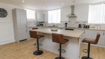Fridge, dishwasher, electric kettle, toaster