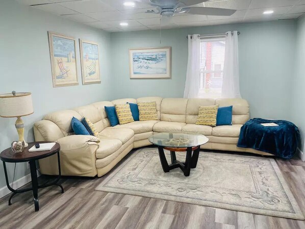 Smart TV - Sunset State of Mind 3 bedroom House Near Cape May
(Lower Township)