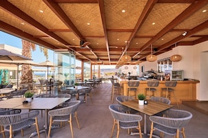 2 bars/lounges, poolside bar