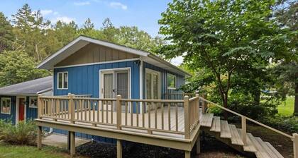 Family Friendly Retreat, sleeps 12+, Pole Barn with games, Large inground pool