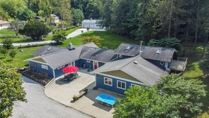 A residential property with a large patio area, a tennis court, and a garage. - Family Friendly Retreat, sleeps 12+, full basketball court, Large inground pool (La Porte)