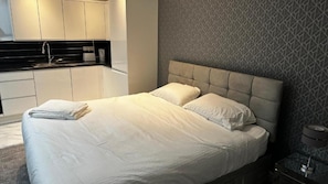 Deluxe Triple Room, Multiple Beds (Studio)