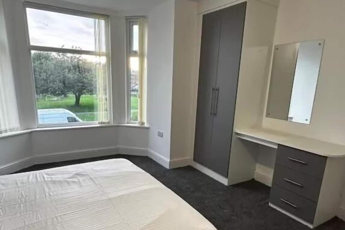 Desk, free WiFi, bed sheets