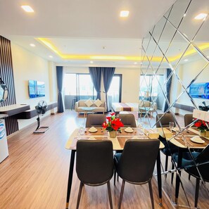 Superior-Apartment, Mehrere Betten, Balkon, Strandblick | Hochwertige Bettwaren, Pillowtop-Betten, individuell dekoriert