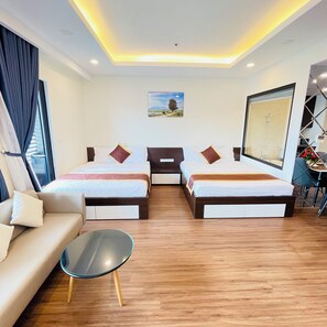 Apartemen Superior, Beberapa Tempat Tidur, balkon, pemandangan pantai | Seprai premium, bantalan ekstra lembut, dan didekorasi berbeda-beda