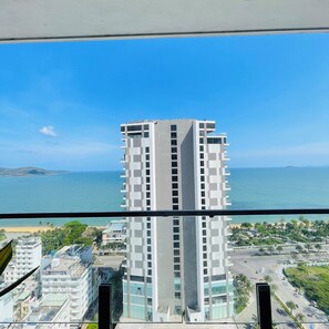 Apartemen Keluarga, 3 kamar tidur, 2 kamar mandi, pemandangan pantai | Pemandangan pantai/laut