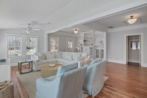 Smart TV - Steps From Beach Access + Recent Renovation + Private Pool- The Cottage (Santa Rosa Beach)