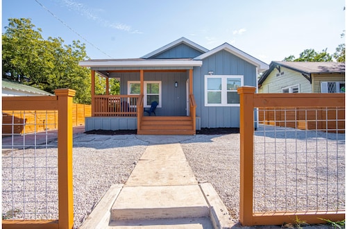 Spectacular Brand New 4br/2.5ba Near DT/ Riverwalk