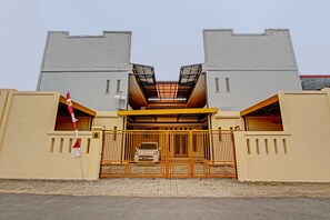 Mặt tiền nơi lưu trú