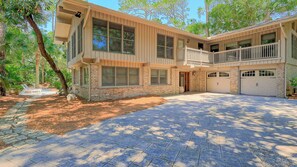 Exterior - SPACIOUS 6BR HOME WITH POOL, GAME ROOM, 1-MIN TO BEACH HILTON HEAD (Hilton Head Island)