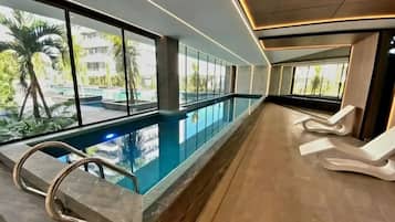 Piscine couverte, piscine extérieure