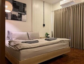 2 bedrooms, in-room safe, iron/ironing board, free WiFi